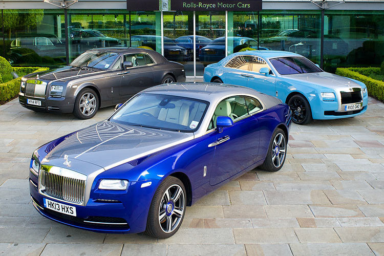 Als BMW die Marke erwarb, sorgten britische Traditionalisten sich um die Identität ihres Luxusgefährts. Doch seit der neue Phantom und mittlerweile der Ghost II rollen, bescheinigen Fachleute: Der Rolls von heute ist so britisch wie der Fünf-Uhr-Tee. (Foto: Rolls Royce)