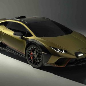 Verstärkungen an Schweller und den Radhäusern sollen Unebenheiten ihren Schrecken nehmen.(Bild:  Lamborghini)
