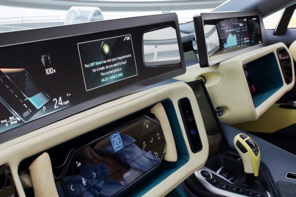 Der hybride Sportwagen Σtos: unterwegs mit persönlichem Autopilot und Drohne. (Rinspeed)