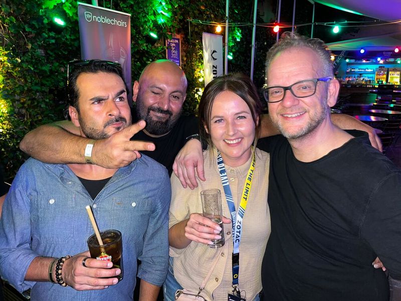 Was hat Karin Fischer, ZOTAC, wohl zu den Norten-Jungs gesagt? (Bild: Vogel IT-Medien GmbH)