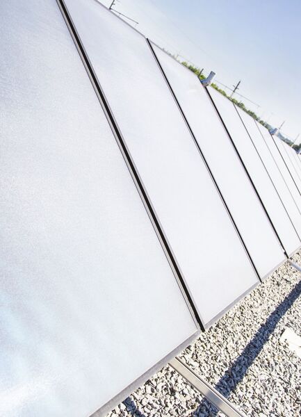 Die Solarthermie-Anlage unterstützt die Speisewasservorwärmung. (Bild: Bosch Industriekessel)