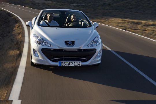 Eigentlich braucht man mehrere Autos - Mu-Kunden können natürlich auch aufs Cabrio umsteigen. (Archiv: Vogel Business Media)