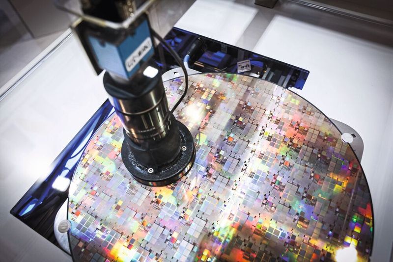 Technologie-Messe-Herbst in Stuttgart verspricht internationale Synergien: Die Vision 2026, Weltleitmesse für Bildverarbeitung, wird vom 6. bis 10. Oktober parallel zur Motek und EFX stattfinden. (Bild: Uli Regenscheit / Messe Stuttgart)