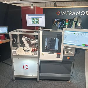 La commande numérique VisiTouch CNC permet la gestion d’un robot de chargement/déchargement directement depuis la commande sans contrôleur supplémentaire.(Source :  Cybelec SA)