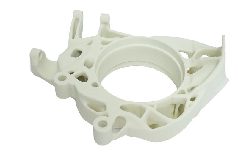 Das Bild zeigt die 3D-gedruckte Gussform für den optimierten Radträger. (Bild: Voxeljet)