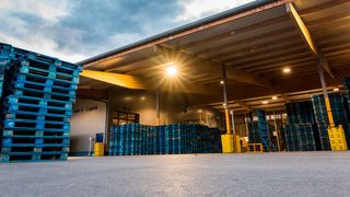 Das anhaltende Engagement von Chep für eine grüne Logistik wurde nun mit dem zweiten Stern belohnt – dem Lean and Green 2nd Star (Blick in ein Chep-Service-Center). (Chep)