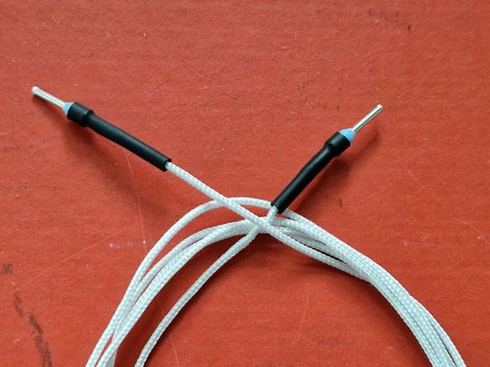 Das neue Kabel besteht aus gebündelten Polymerfasern mit einer dünnen Metallbeschichtung. (Bild:  Empa)
