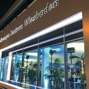 Zur offiziellen Eröffnung am Donnerstagabend sah die Optik des Hauses etwas anders aus.(Bild:  Scherer-Gruppe)