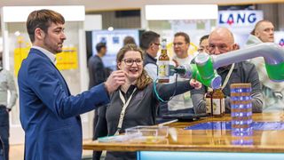 Zur SPS 2025 verwandelte sich das Messezentrum Nürnberg erneut in den internationalen Treffpunkt der weltweiten Automatisierungs-Community. (Bild: Mesago Messe Frankfurt GmbH / Arturo Rivas)