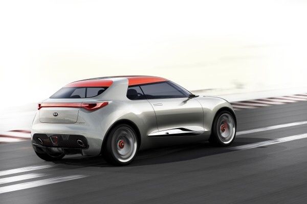 Der KIA provo: Das Coupé-ähnliche Schrägheckmodell wird angetrieben von einem Hybridsystem aus Turbobenziner und Elektromotor mit einer Gesamtleistung von 183 kW (Bild: KIA)