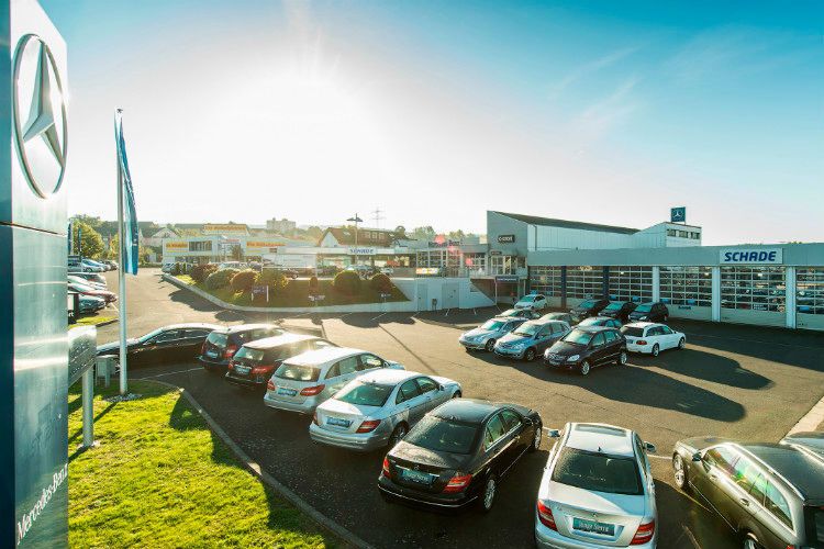 Guter Service ist beim Autohaus Schade Pflicht. Das gilt nicht nur an den Mercedes-Standorten sondern auch bei Skoda oder bei den VW-Nutzfahrzeug-Kunden. Das Unternehmen hat im Onlinebereich seine Hausaufgaben gemacht: So wurde die Webseite neu aufgesetzt – inklusive Responsive Design, Ebay-Shop und wechselnden Informationen. (Autohaus Schade)