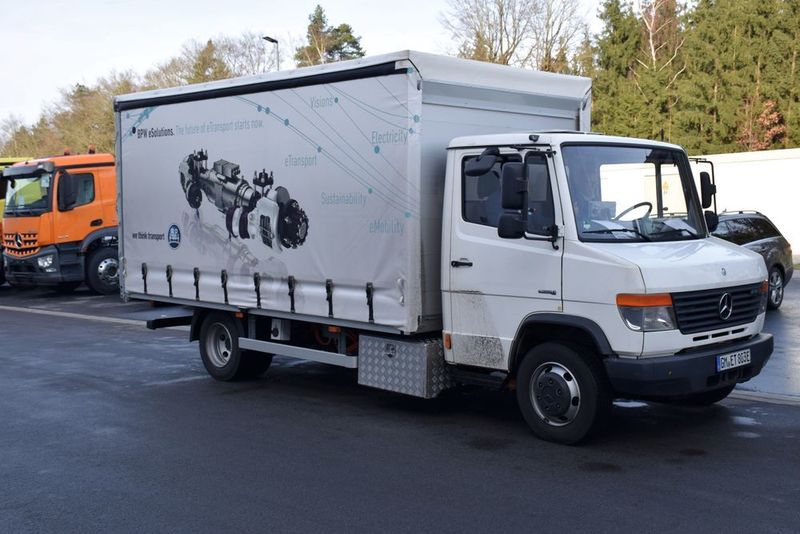 e-Retrofit: insbesondere bei Mercedes-Benz Varios in kommunalen Fuhrparks sehen BPW und Paul Nutzfahrzeuge Potenziale für die Umrüstung der Transporter. (Schweitzer)