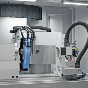 Die Varia 1600 hat einen deutlich grösseren Arbeitsraum mit einem um 50 mm längeren massiven Maschinentisch, der eine optimale Schleifscheibenpositionierung und damit eine Vielzahl an Bearbeitungsmöglichkeiten ermöglicht.