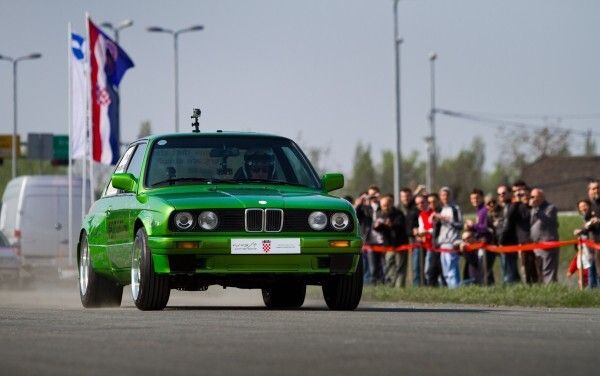 Der Rimac e-M3: der auf Elektroantrieb umgerüstete Oldtimer BMW E30 Baujahr 1984 auf Rekordfahrt (Rimac Automobili)