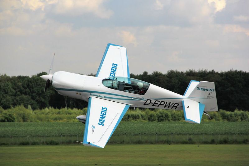 Jungfernflug: Erstmals fliegt ein Flugzeug der Zertifizierungs-Kategorie CS23 mit Permit-to-Fly rein-elektrisch. Der Siemens-Motor hat eine Leistung von 260 KW und ein Gewicht von nur 50 kg – laut Siemens verfügt er damit über ein Rekord-Leistungsgewicht. (Siemens)