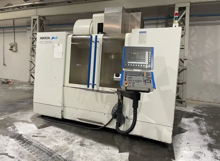 Die beiden Deckel-Maho-Maschinen sind aber nicht die einzigen Vertikalbearbeitungszentren, die man bis einschließlich 24. Januar ersteigern kann. Denn es gibt auch noch diese Mikron VCE 1200 PRO. (Bild: Surplex)
