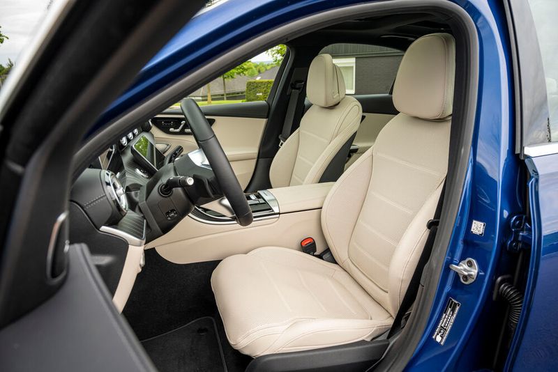 Die Sitze der C-Klasse geben eine guten Halt und sind komfortabel. (Mercedes-Benz)