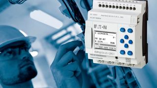 Besucher der diesjährigen SPS IPC Drives können sich am Messestand von Eaton in Halle 9, Stand 371, an mehreren Workstations mit Programmierübungen von der einfachen Handhabung und den neuen Möglichkeiten der Steuerrelais-Serie Easy E4 überzeugen. (Eaton)