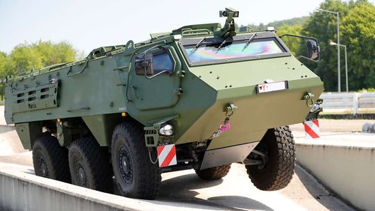Even under extreme torsional flexing, the vehicle must continue to operate reliably.(Source:  Bundeswehr/Dirk Bannert)