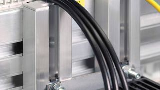 Doppelter Berührungsschutz für Adern: Der Airstream Kantenschutz für Rangierprofile. (Lütze)