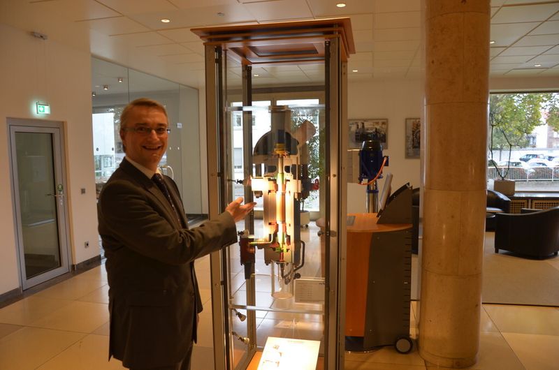 Dr. Böhm, Leiter Werkstofftechnik (Pauly)