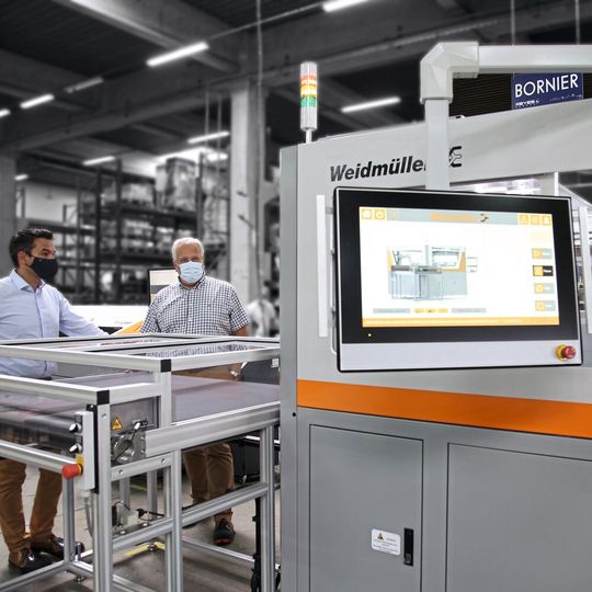 Die Klemmleisten werden vom RailAssembler nach den individuellen Vorgaben automatisch bestückt. Die Klemmleisten werden vom RailAssembler nach den individuellen Vorgaben automatisch bestückt.