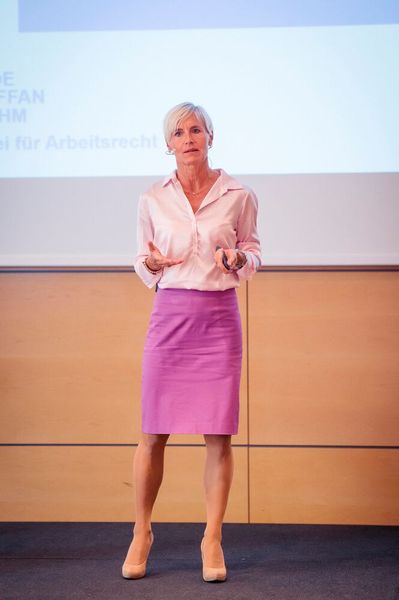 Stefanie Prehm diskutiert mit uns zu offenen Fragen nach der Entscheidung des BAG – Das Ende der Vertrauensarbeitszeit? (Bild: REINER SCT)