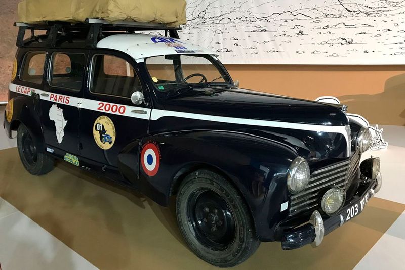 1950 startete ein 203 Kombi Commerciale erfolgreich zur 15.021 Kilometer langen Rallye Paris-Kap der Guten Hoffnung. (Bild: Autodrom)