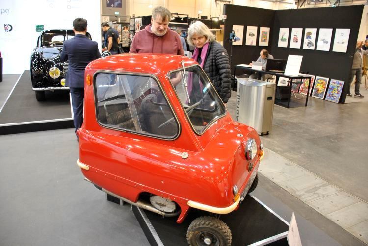Bei einem gut auswachsenen Mitteleuropäer dürfte das kleinste Automobil der Welt, der sogenannte Peel P50, an seine Grenzen kommen.  Lediglich 120 Exemplare mit GFK-Karosserie wurden auf der englischen Insel Isle of Man gebaut. (Dominsky)