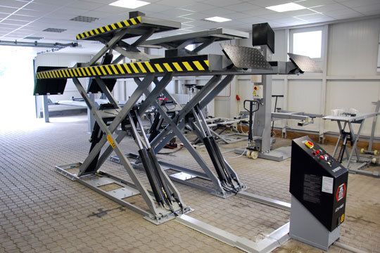 Während der ATH-Hausmesse wurden Hebebühnen, ... (Archiv: Vogel Business Media)