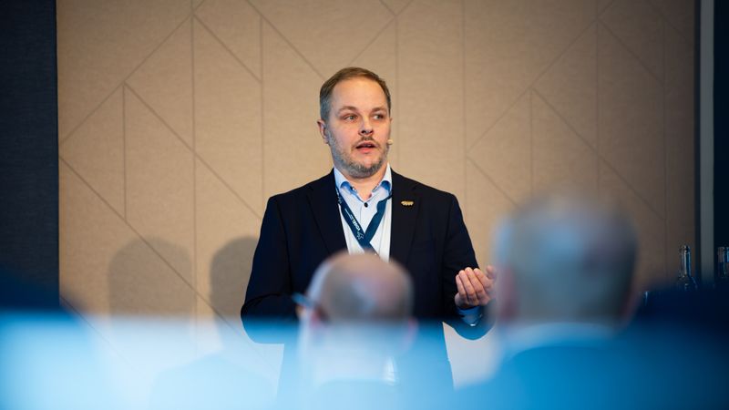Jussi Järvinen during his talk at European Defence Supply Hamburg(Source:  Tobi Giessen)