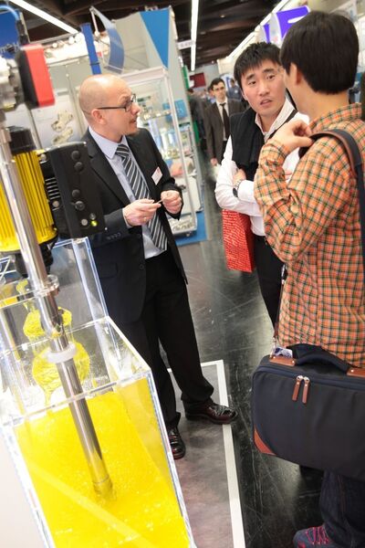 ...zähen Paste, auf der Powtech/Technopharm finden Besucher Lösungen. (Bild: Nürnberg Messe/Thomas Geiger)