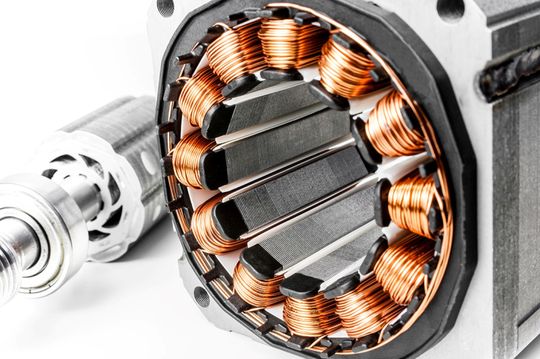 (Materialien für Leiterplatten, weichmagnetische Legierungen, Dauermagnete und EM-abschirmende, absorbierende Materialien lassen sich mit Simulationen vorab prüfen.Bild: Ansys)