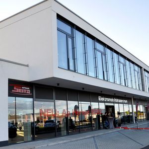 In Niedernberg bei Aschaffenburg betreibt das Autohaus Seitz künftig ein Elektromobilitätszentrum.(Bild:  Wehner/Vogel Communications Group)