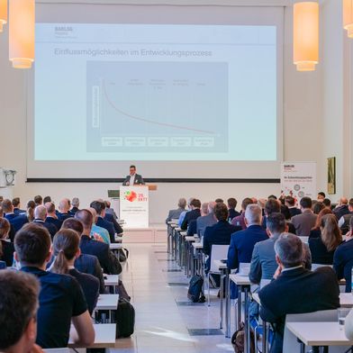 Im stimmungsvollen Ambiente des Kardinal-Schulte-Hauses in Bergisch Gladbach feierte der 28. EKTT mit 110 Teilnehmern seine erfolgreiche Rückkehr. (Bild: Barlog)