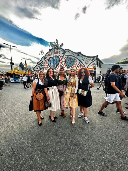 Die Augsburger Vögel sind schon wieder ausgeflogen (v. l.) Stephanie Steen, Lilli Kos, Franzi Magai, Lydia Hundsdörfer und Besa. (Bild: Vogel IT-Medien GmbH)