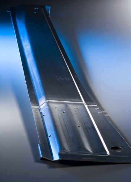 Umgeformt: Rührreibgeschweißte Tailored Blanks lassen sich nach dem Schweißen problemlos umformen. (Archiv: Vogel Business Media)