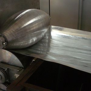 Extrudiertes Blech nach der Rohrauftrennung 