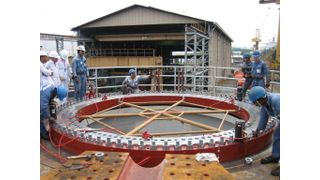 An einem Großwälz-Lager müssen die Schrauben sehr genau reproduzierbar und prallel vorgespannt werden. Die ITH-Stretchmethode hilft mit einer Genauigkeit von ± 2,5 Prozent dies zu realisieren. Bild: ITH (Archiv: Vogel Business Media)