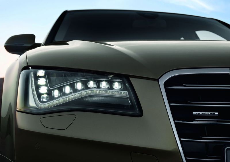 Optische Technologien prägen das Auto der Zukunft: LED-Scheinwerfer beim Audi A8.  (Bild: Messe München)