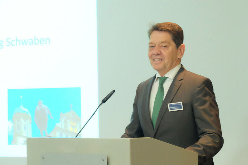 Alois Huber, Obermeister der Kfz-Innung Schwaben, begrüßte die Gäste. (Zietz/»kfz-betrieb«)