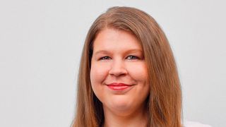 Mareike Banaszak, Referentin für föderale Zusammenarbeit bei der FITKO, erklärt, wie EfA-Leistungen über den Marktplatz ausgetauscht werden – und worin die Herausforderungen bestehen. 

 (©FITKO | Fotograf: Christof Mattes)