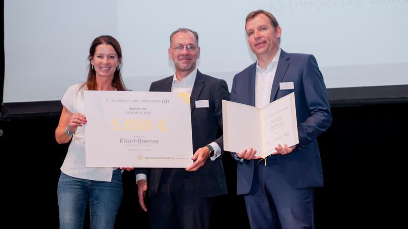 Von Knorr-Bremse wurde das Preisgeld an die soziale Organisation „Dein München“ weitergegeben. (Bild: Automobilclub KS)