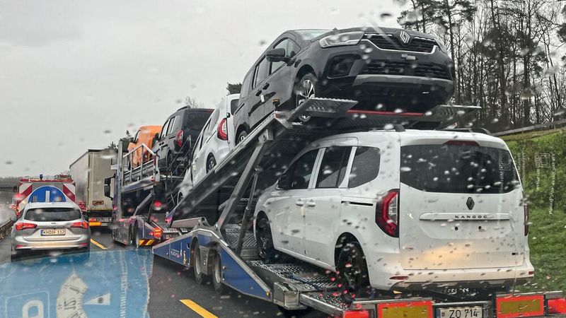 Triste Stimmung in den Verkaufsabteilungen: Die Neuwagen-Nachfrage bleibt aus.(Bild:  Grimm – VCG)