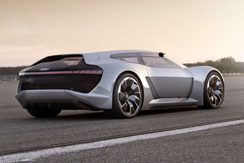 Das Heck hat kombihafte Züge. (Bild: Audi)