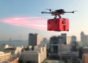 Sag mir, wie viel Drohnlein stehen! Denn bis 2025 soll fast eine halbe Million davon über uns unterwegs sein. Brauchen wir jetzt Helme? Vodafone und Dimetor starten deshalb mit Dronet einen digitalen Risiko-Check, damit uns der „Drohnenhimmel“ nicht auf den Kopf fällt.(Bild:  Vodafone)