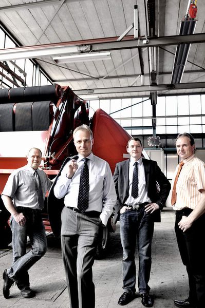 Wolf-Christian Heyneberg, Facility Manager Welger  Maschinenfabrik GmbH, Dr. Ralf Utermöhlen, Geschäftsführer Urbana Agimus Contracting GmbH, Robert Hennig Projektingenieur Urbana Agimus Contracting GmbH und Peter Steininger, Projektleiter der Schwank GmbH, haben das Heizungs-Projekt realisiert. (Archiv: Vogel Business Media)