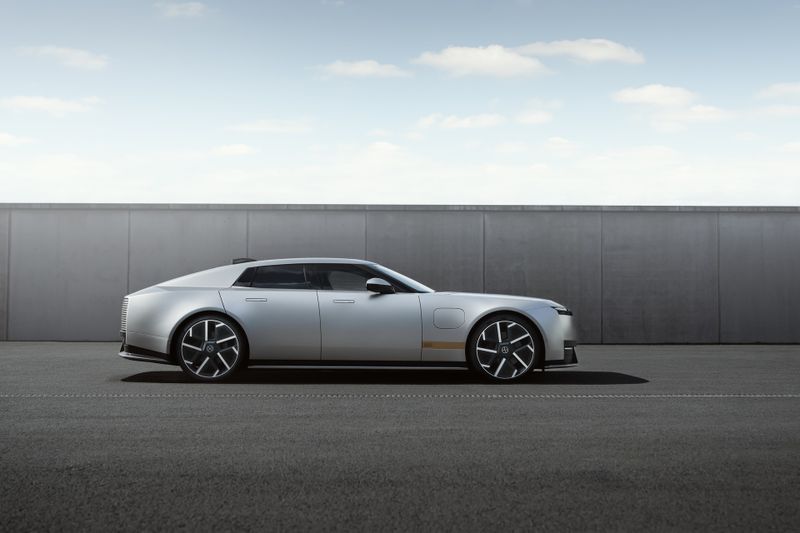 Der Jaguar Type 01 ist 5,2 Meter lang und 1,4 Meter hoch. (Bild: JLR)