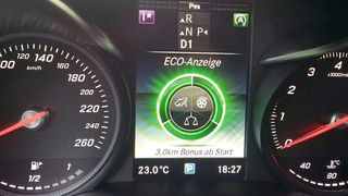 Alles „Grün“: Neben optimierter Hardware ist der Fahrer der größte Hebel, um Emissionen zu senken. Technik unterstützt ihn dabei. (Thomas Günnel/»Automobil Industrie«)