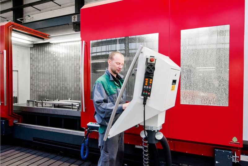 Auf der Hedelius T7 4500 werden Einzelteile und Kleinserien wirtschaftlich im Pendelbetrieb gefertigt. (Bild: Hedelius)